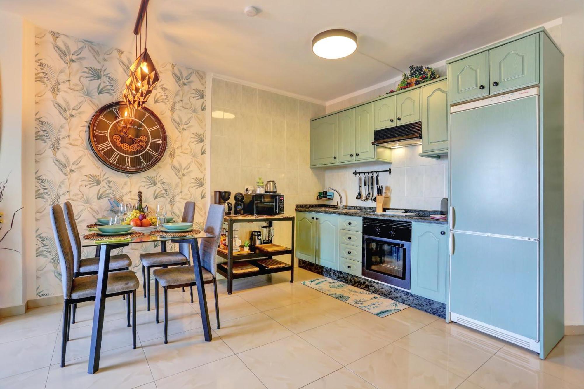 Ferienwohnung Luxory Dreamy Sunset, Seafront, Direct Access To The Promenade,Wifi,Pool,Free Parking Los Cristianos  Exterior foto